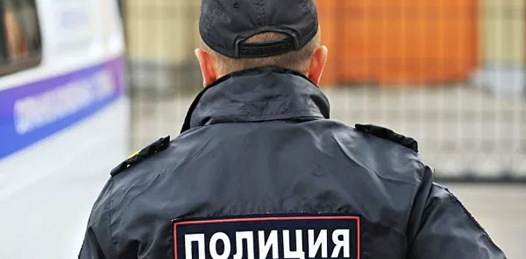 В Дагестане подросток чуть не убил полицейского ножом по пути в участок